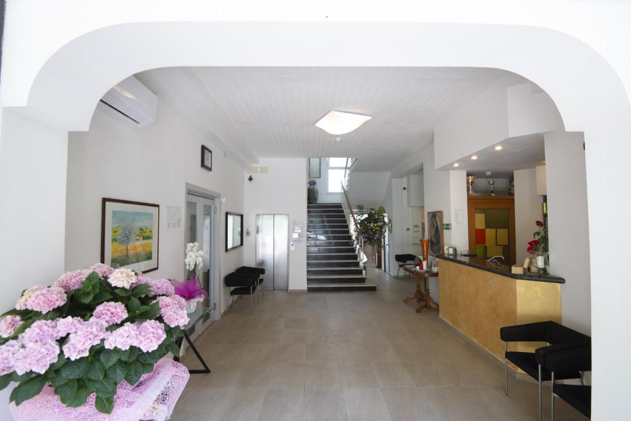 Hotel Carillon Bellaria-Igea Marina Exterior foto